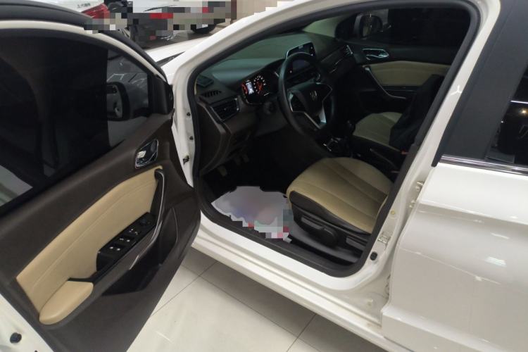 Used Baojun 310W 2017 1.5L Manual Fashion Model China V
