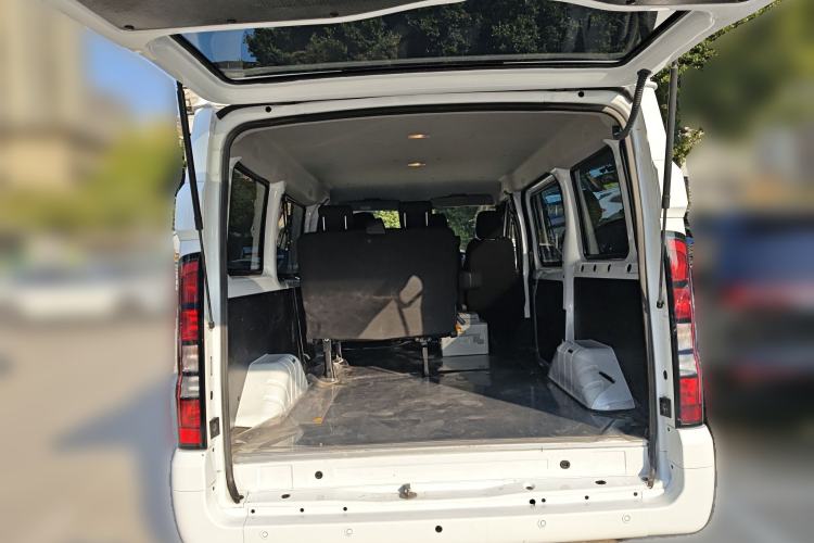 Used JMC Fushun 2025 2.0T 8AT Diesel Short-Wheelbase Low-Roof Commercial Multi-Purpose Passenger Vehicle with 5/6 Seats and Liftgate Tailgate