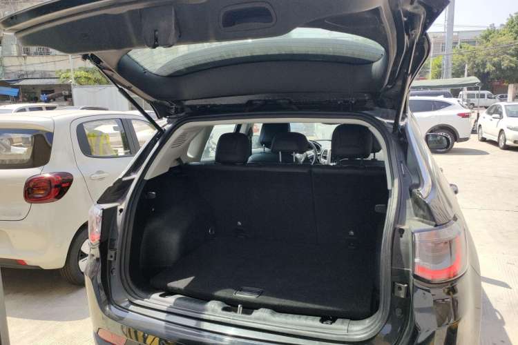 Used  Compass 2019 200T Automatic Family Edition - Connected Large Screen Version