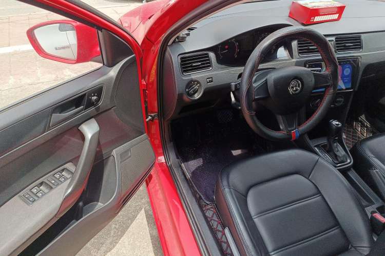 Used Skoda Rapid Spaceback 2014 1.6L Automatic Enjoyment Edition
