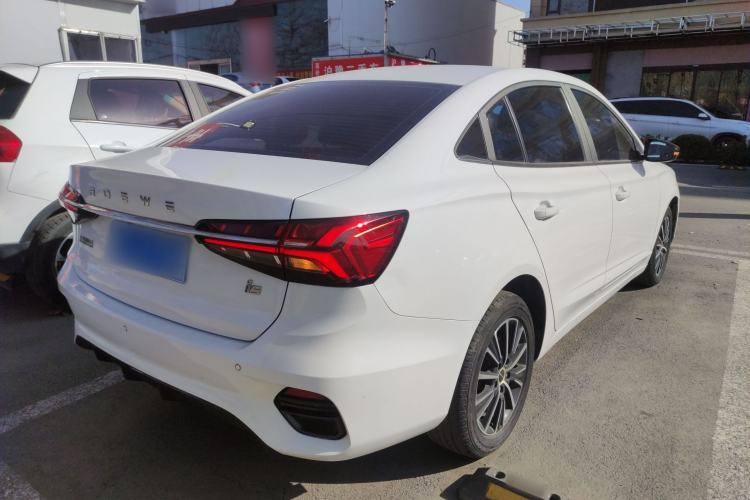 Used Roewe i5 2021 1.5L Manual Diamond Edition
