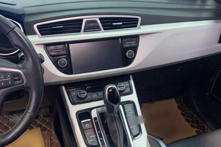 Used Geely Auto Emgrand X7 Sport 2018 1.8TD Automatic Two-Wheel Drive Smart Connect 4G Internet Edition
