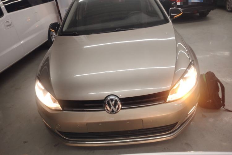 Used Volkswagen Golf 2017 1.6L Automatic Comfort Million-Vehicle Anniversary Edition
