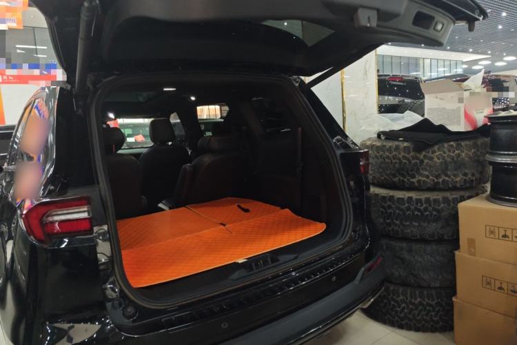 Used Ford Equator 2023 EcoBoost 225 Obsidian Orange Edition Prestige 7-Seater (2/2/3)