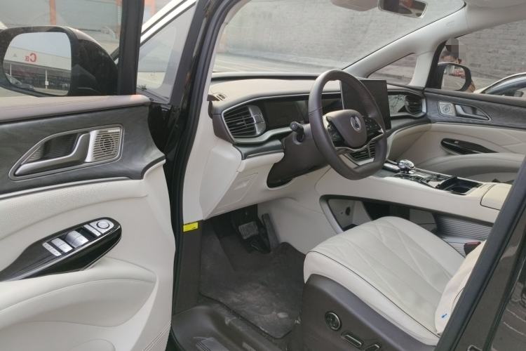 Used Denza D9 2024 DM-i 1050 Luxury Model
