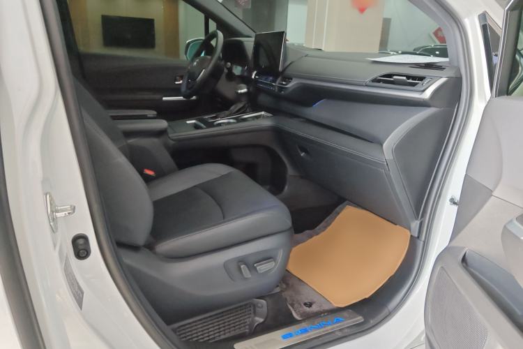 Used Toyota Sienna 2021 2.5L Hybrid Platinum Edition
