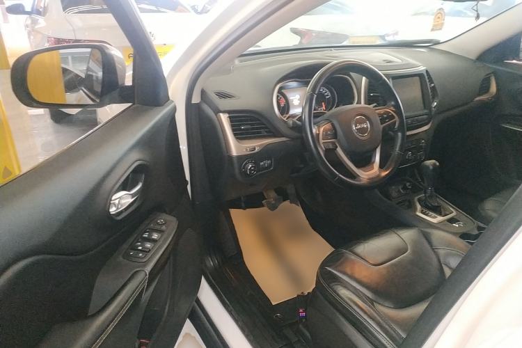 Used  Cherokee 2017 2.0L Superior Edition
