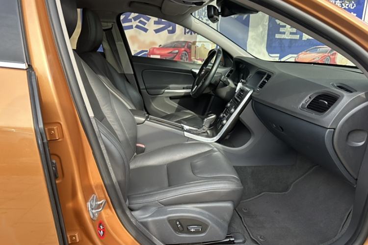 Used Volvo S60 2014 T5 Zhiyi Edition
