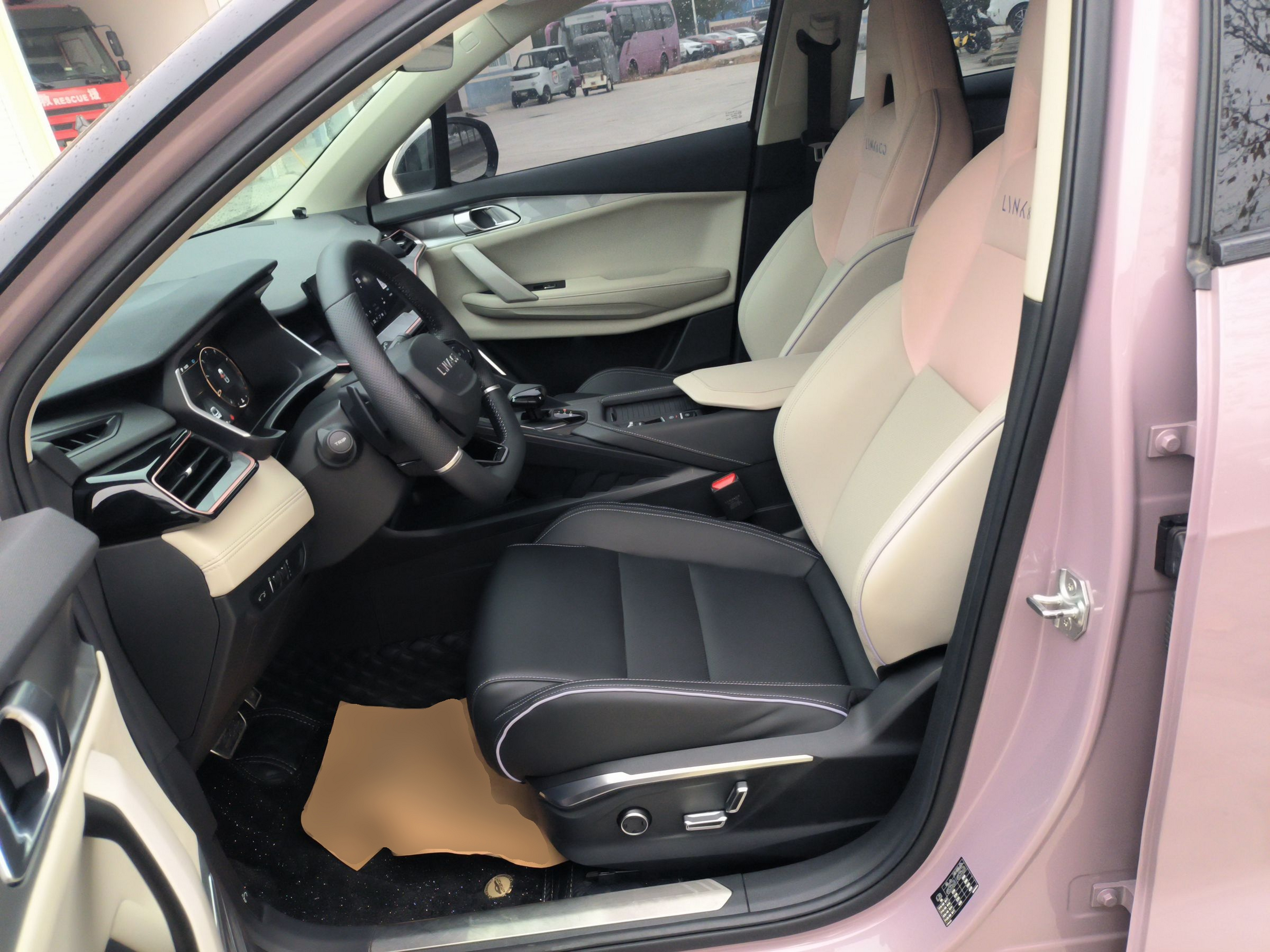 Переднее сиденье в автомобиле