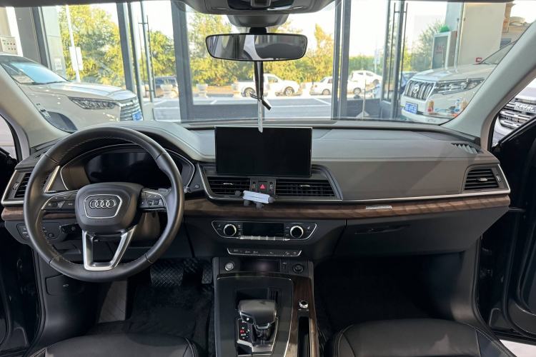 Used Audi Q5L 2022 40T Fashionable and Elegant Model
