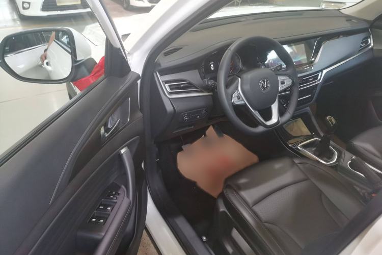 Used Changan CS35PLUS 2021 Revised Version Glory Million Edition 1.6L Manual Luxury Edition
