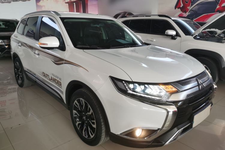 Used Mitsubishi Outlander 2019 2.4L 4x4 Zhi Xiang Edition 7 Seats China VI Standard
