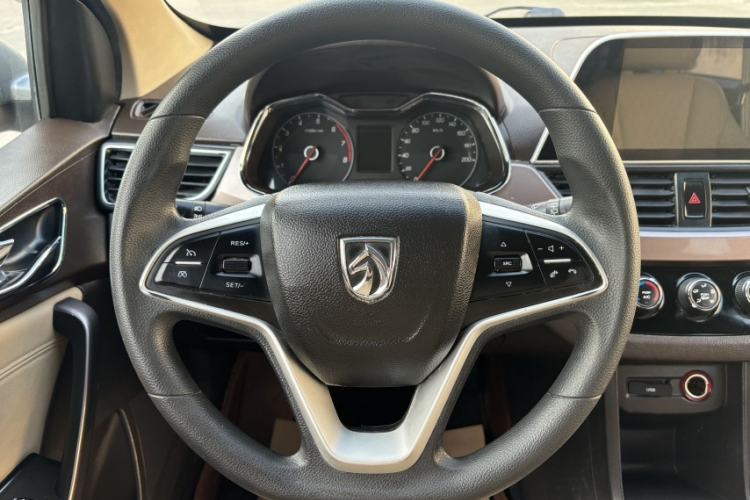 Used Baojun 310W 2017 1.5L Manual Fashion Model China V
