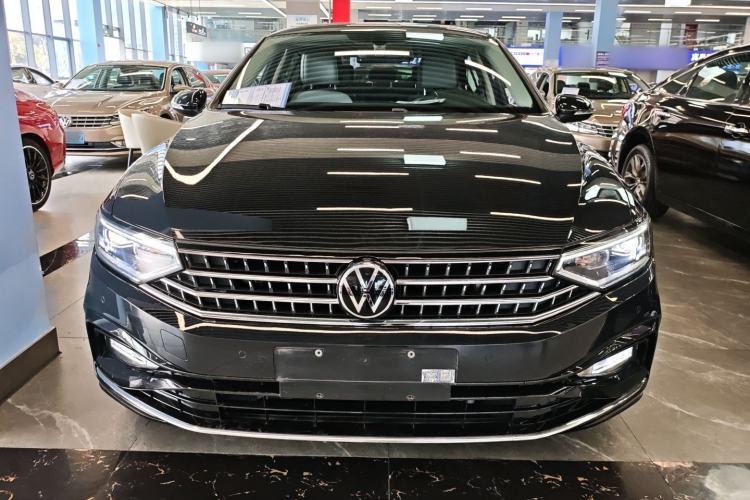 Used Volkswagen Magotan 2023 2 Million Units Limited Edition 330TSI DSG Leading Version
