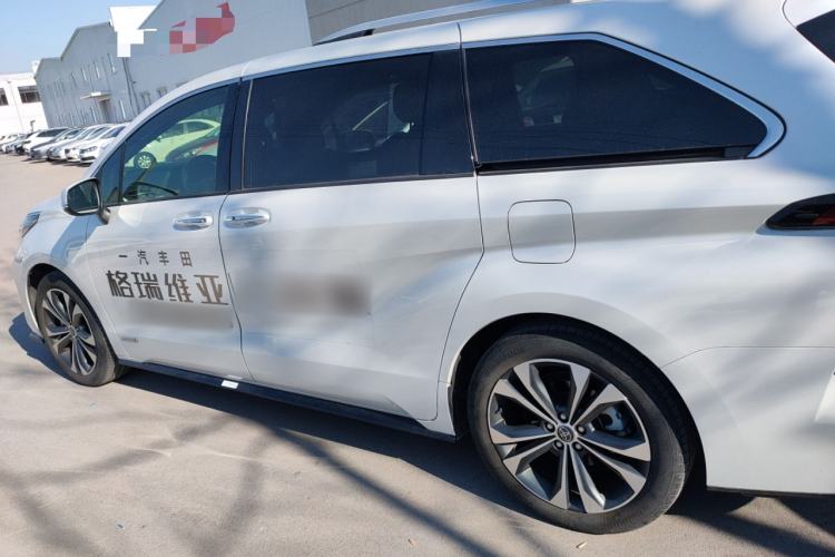 Used Toyota Granvia 2022 2.5L Hybrid Flagship Edition
