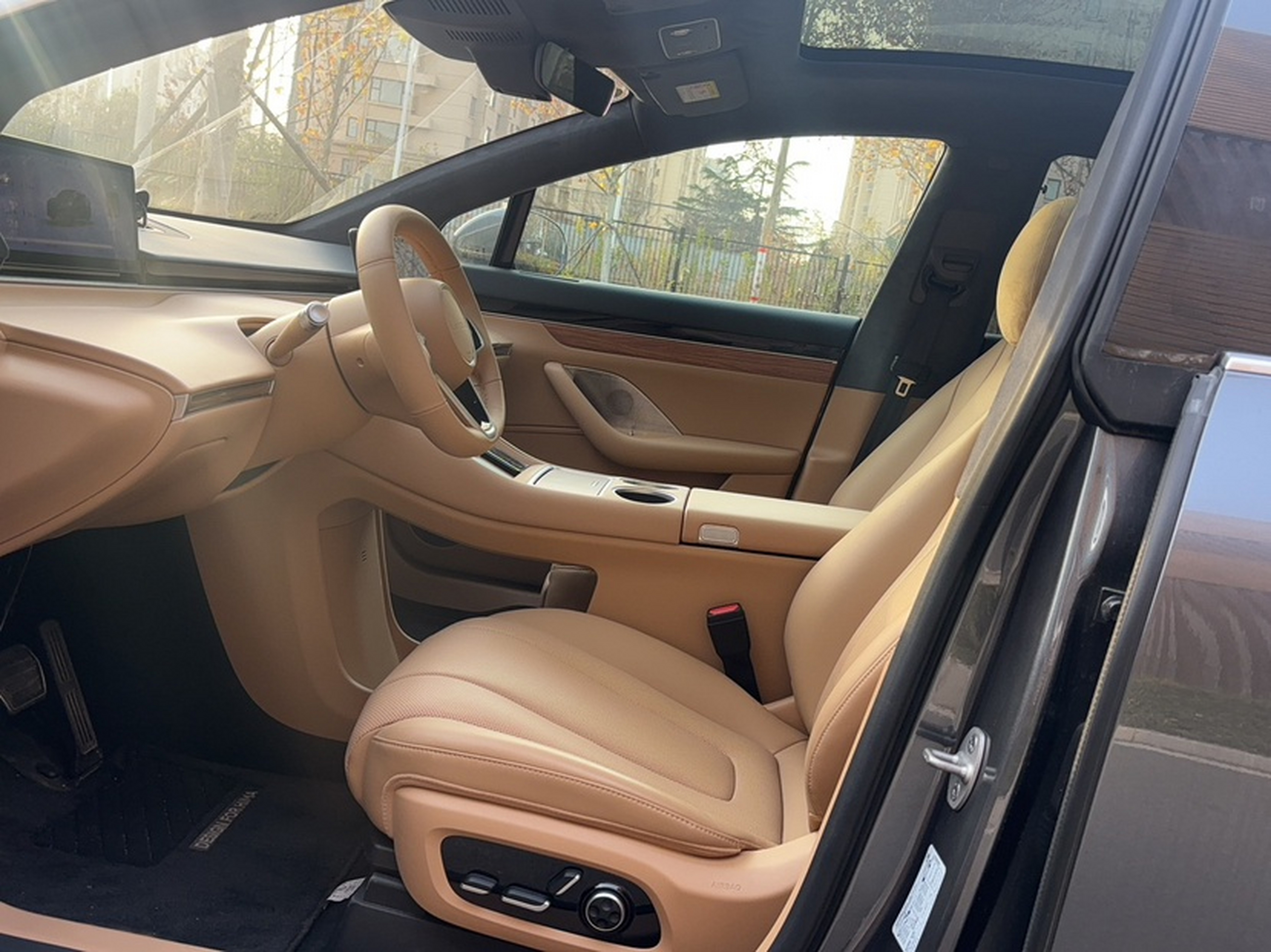 Переднее сиденье в автомобиле