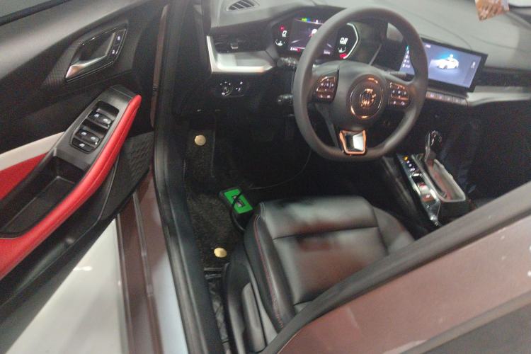 Used MG 5 2022 180 DVVT CVT Youth Luxury Edition
