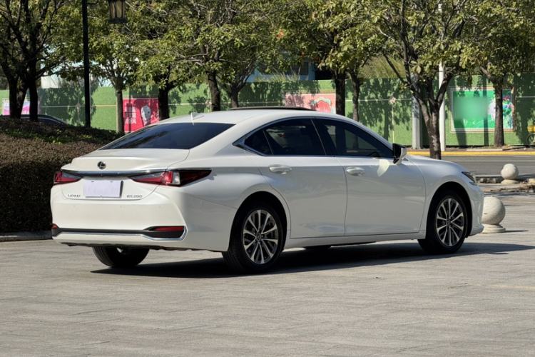 Used Lexus ES 2022 200 Excellence Edition
