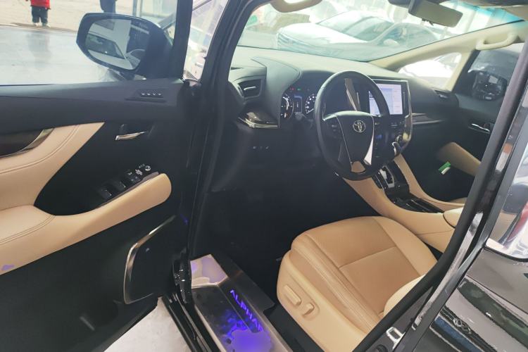 Used Toyota Alphard 2021 Dual-Engine 2.5L Luxury Edition
