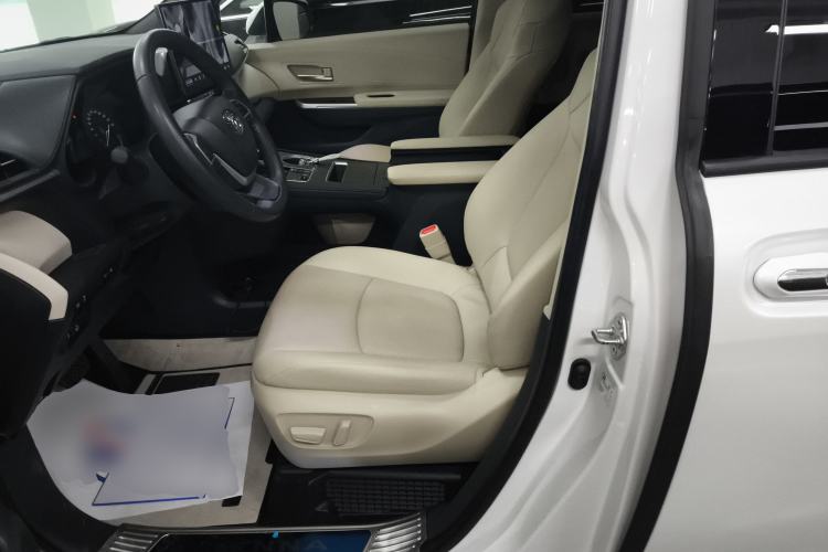 Used Toyota Sienna 2023 2.5L Hybrid Luxury Edition
