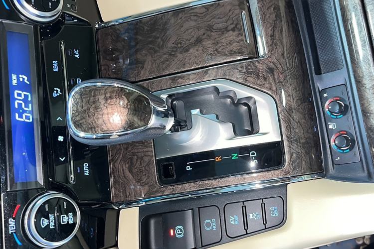 Used Toyota Vellfire 2021 Crown Dual-Engine 2.5L HV Prestige Edition
