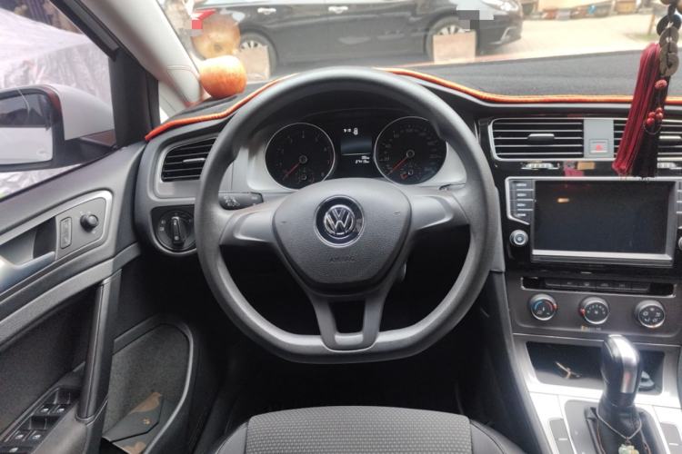 Used Volkswagen Golf 2016 1.6L Automatic Fashion Model
