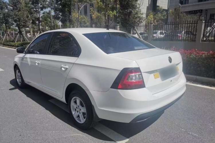 Used Skoda Rapid 2018 1.6L Manual Standard Edition