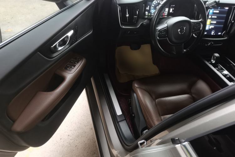 Used Volvo S60 2022 B4 Zhiyi Luxury Edition