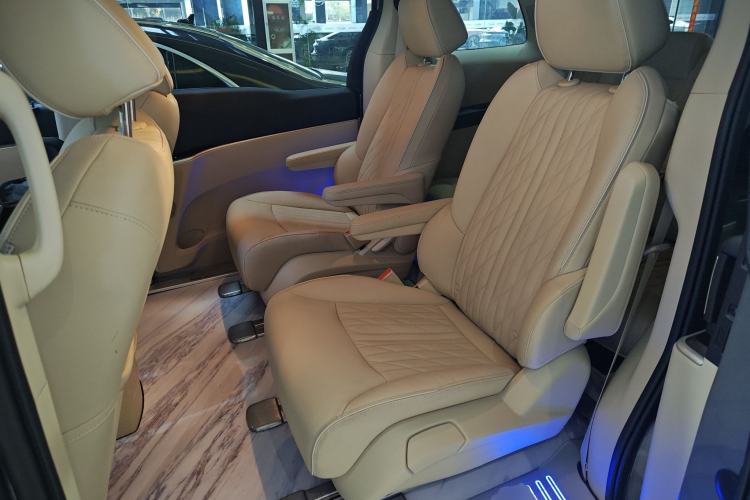 Used Buick GL8 2023 Facelifted Land Cruiser Executive Luxury Version