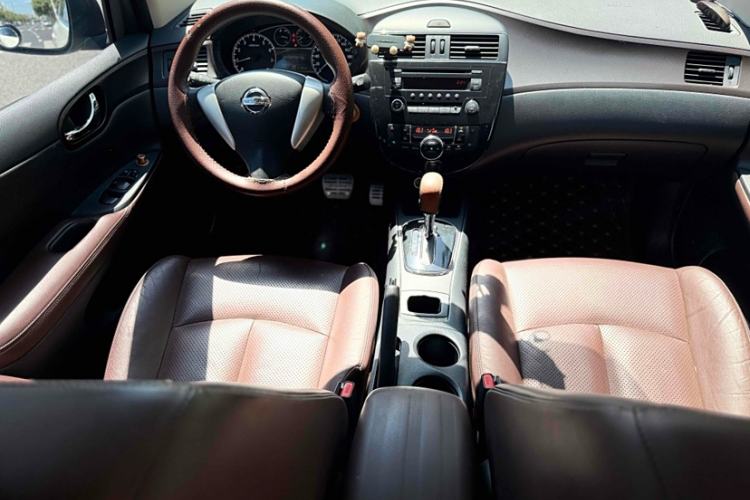 Used Nissan Tiida 2014 1.6L CVT Cool Cafe Edition
