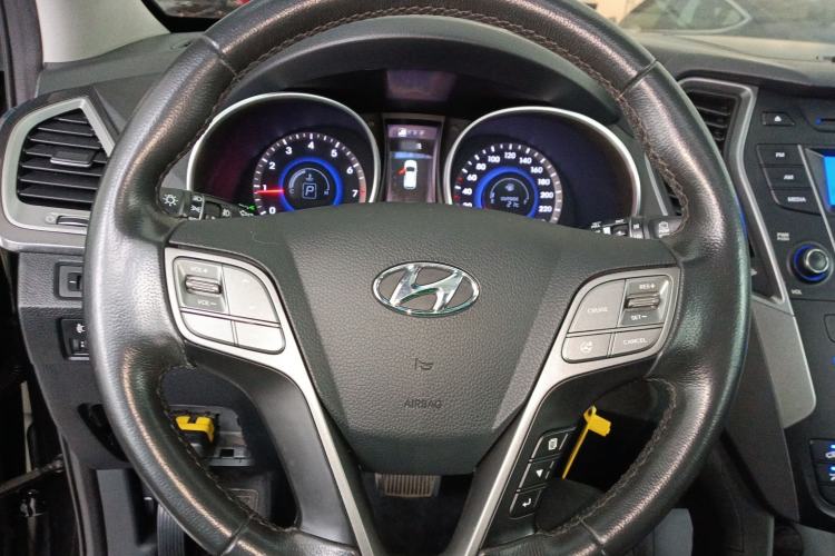 Used Hyundai Santa Fe 2015 2.0T Automatic Two-Wheel Drive Comfort Version 5 Seats