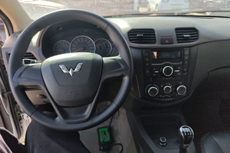 Used Wuling Hongguang 2014 1.5L S Standard Version