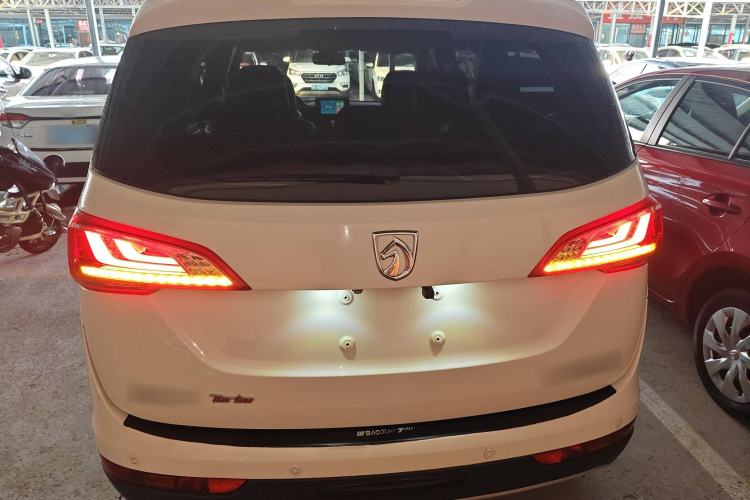 Used Baojun 730 2017 1.5T Manual Prestige Version 7 Seats
