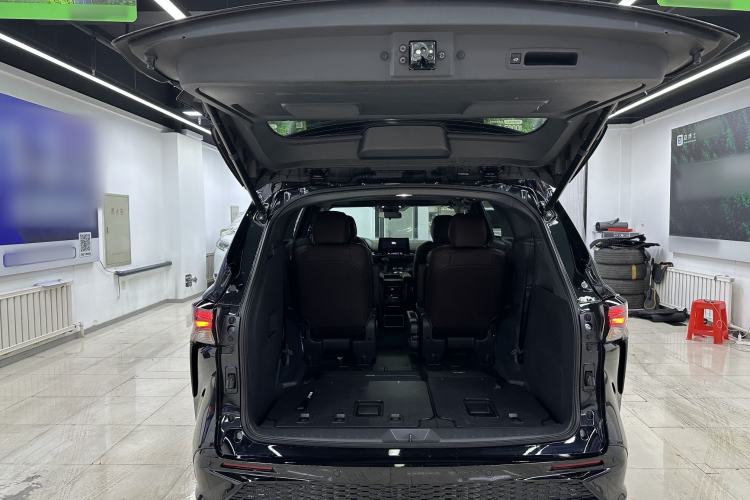 Used Toyota Granvia 2024 2.5L Hybrid Comfort Edition
