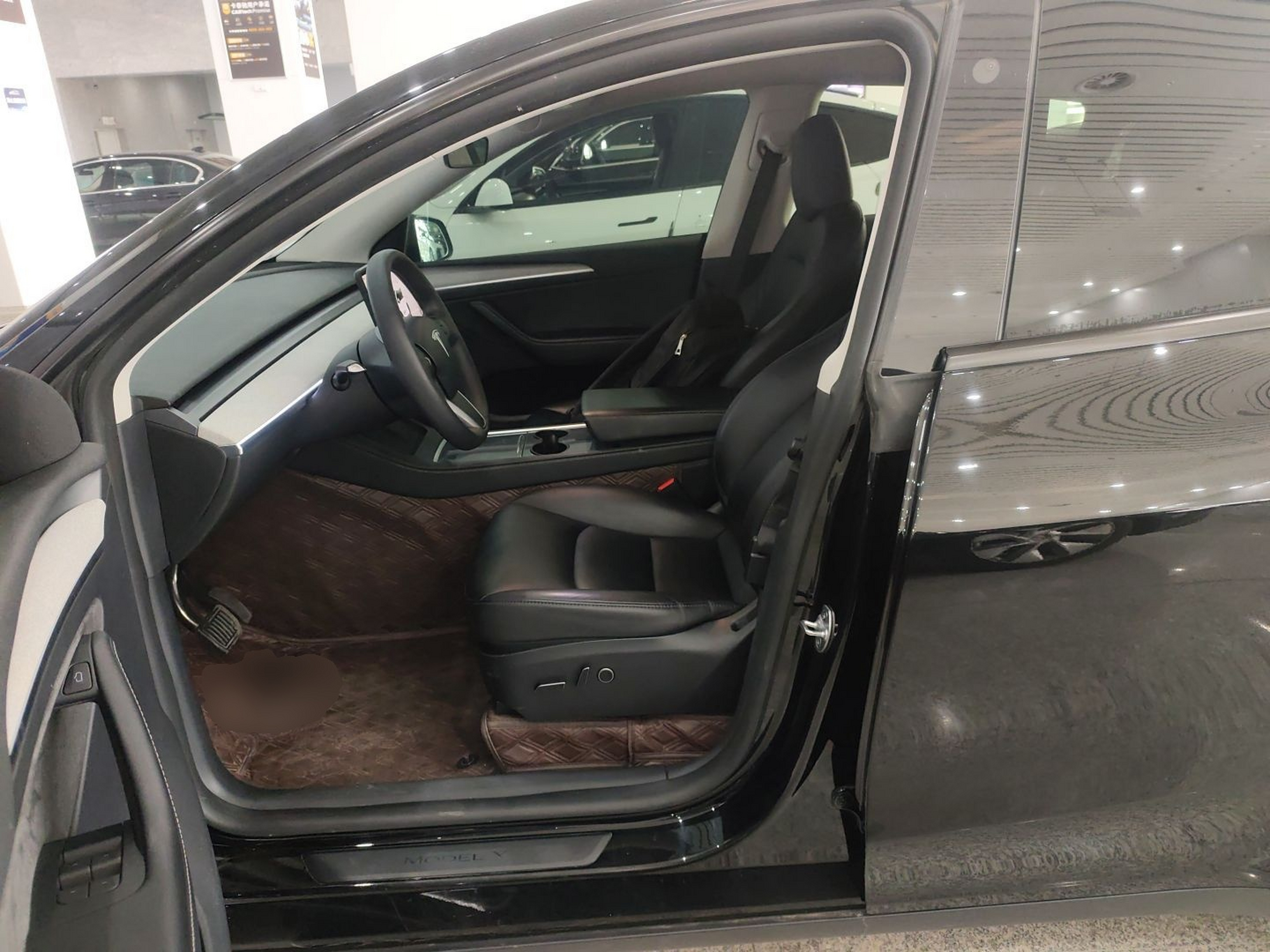 Переднее сиденье в автомобиле