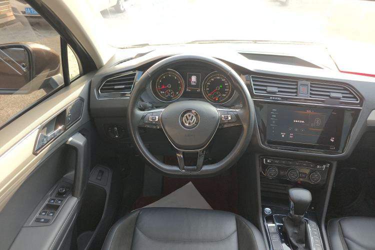 Used Volkswagen Tiguan L 2019 Revised 330TSI Automatic Two-Wheel Drive Smart & Luxury Edition China VI Standard