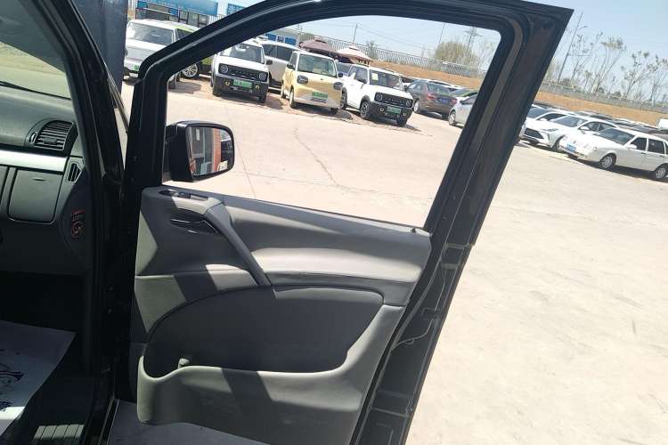 Used Mercedes-Benz Vito 2013 3.0L Elite Edition