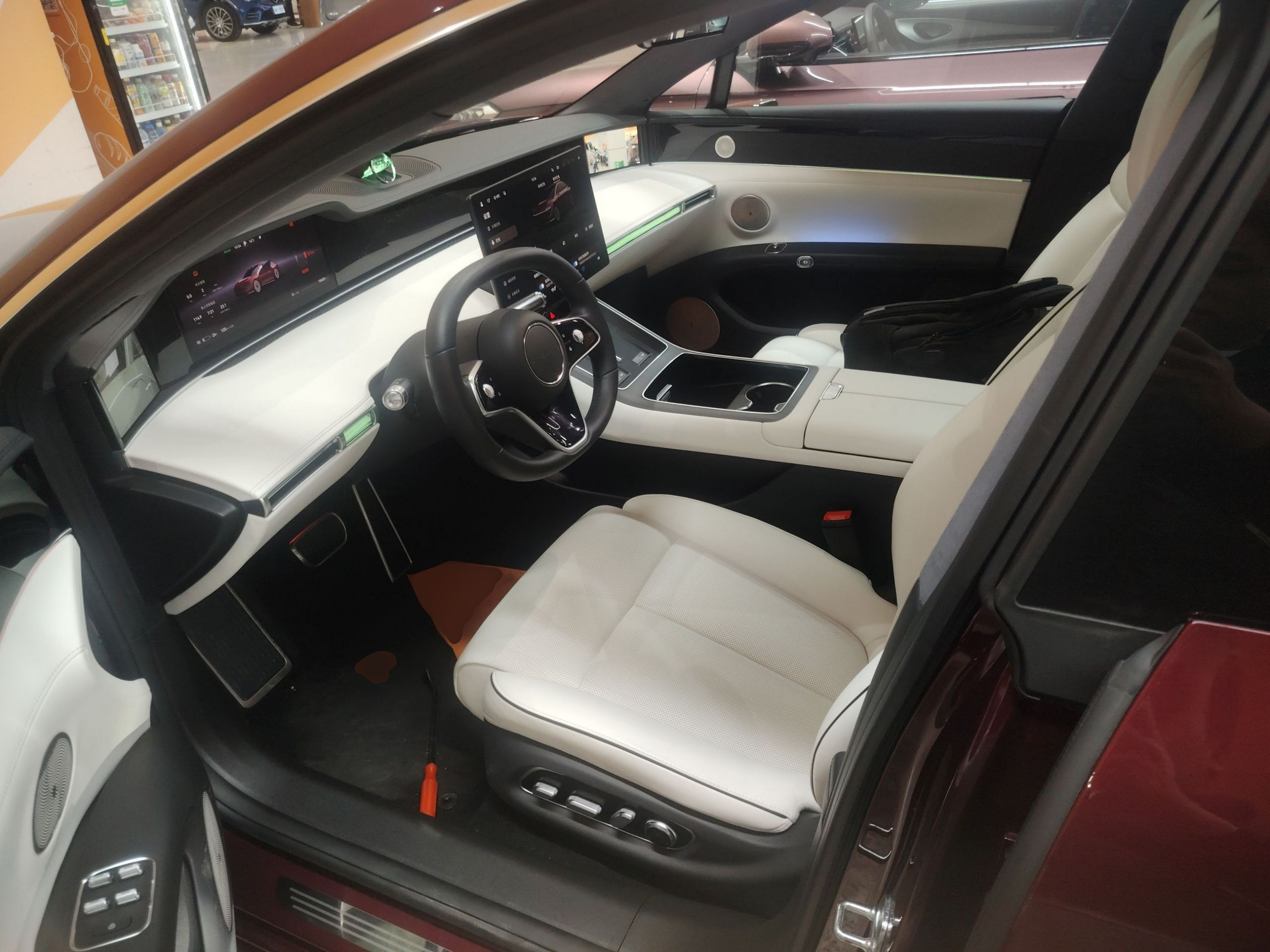 Переднее сиденье в автомобиле