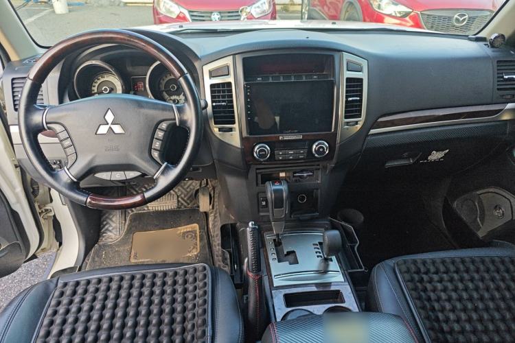 Used Mitsubishi Pajero 2018 V97 3.8L 5-Door GLS Sunroof Dual Differential – Middle East