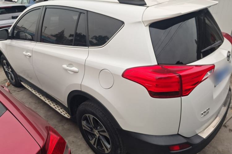 Used Toyota RAV4 2015 2.0L CVT Two-Wheel Drive Fashion Edition
