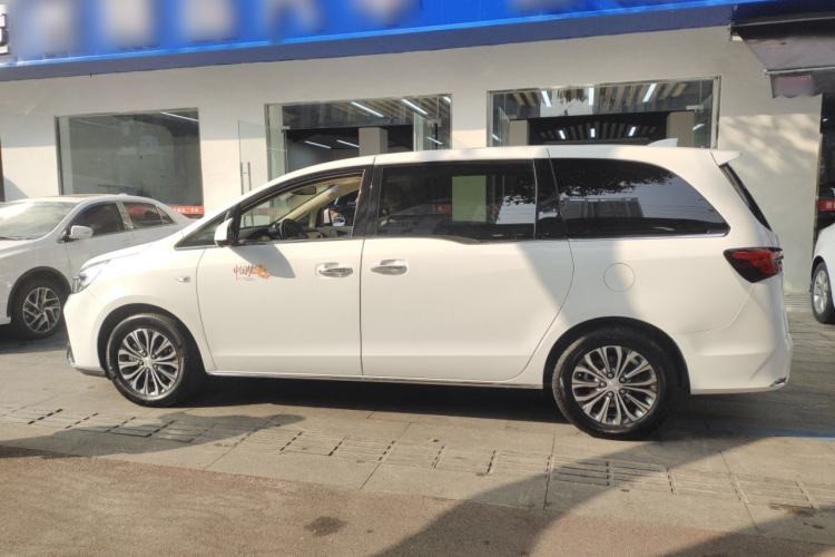 Used Buick GL8 2023 Facelifted Land Cruiser Executive Luxury Version
