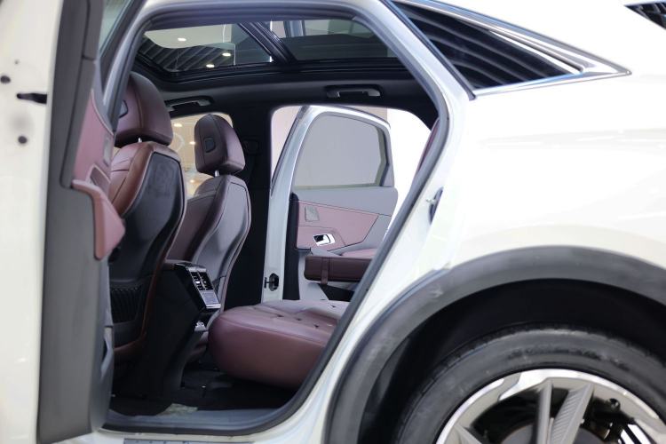 Used  7 2018 45THP Opera Edition
