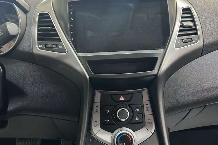 Used Hyundai Elantra 2015 1.6L Automatic Fashion Model