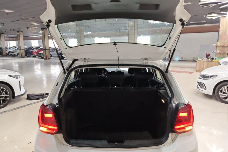 Used Volkswagen Polo 2016 1.6L Automatic Comfort Model
