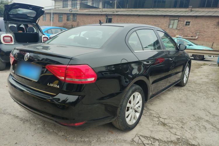 Used Volkswagen Lavida 2017 1.6L Automatic Comfort Edition
