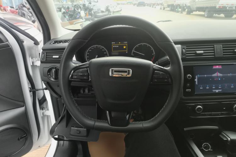 Used Qoros 3 2016 Urban SUV 1.6T Automatic Zhiyue Model
