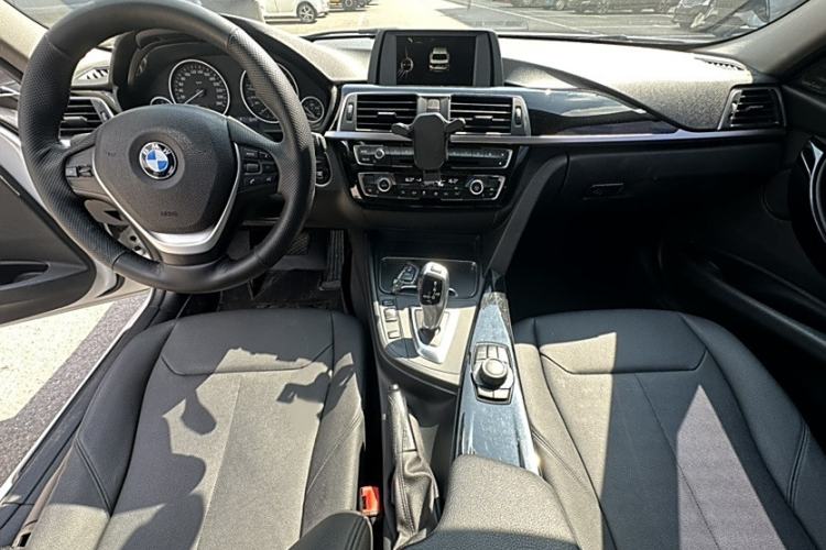 Used BMW 3 Series 2016 320Li Ambition Model
