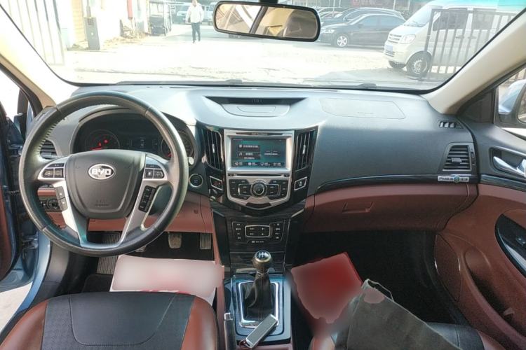 Used BYD Surui 2015 Revised Version 1.5L Manual Luxury Edition
