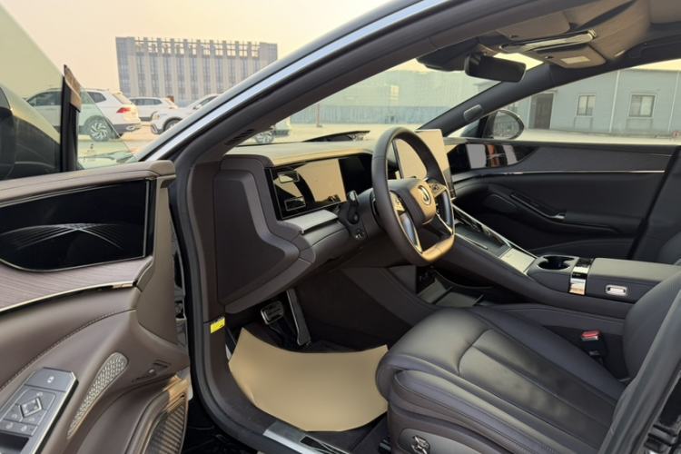 Used Denza Z9 2024 1100 km Four-Wheel Drive Pro Version