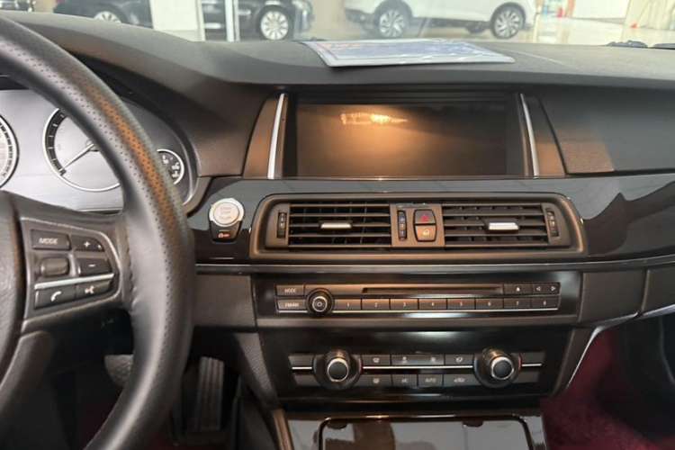 Used BMW 5 Series 2014 520i Elegant Edition
